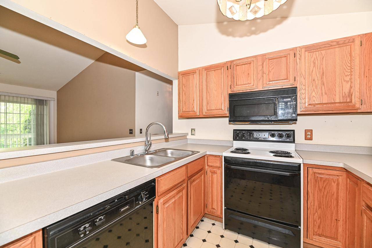 Pewaukee, WI 53072,160 Westfield WAY #H