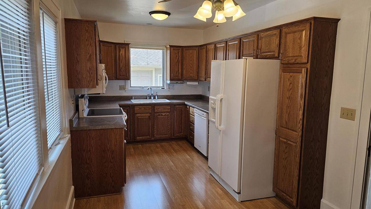 Racine, WI 53405,1320 Monroe AVENUE