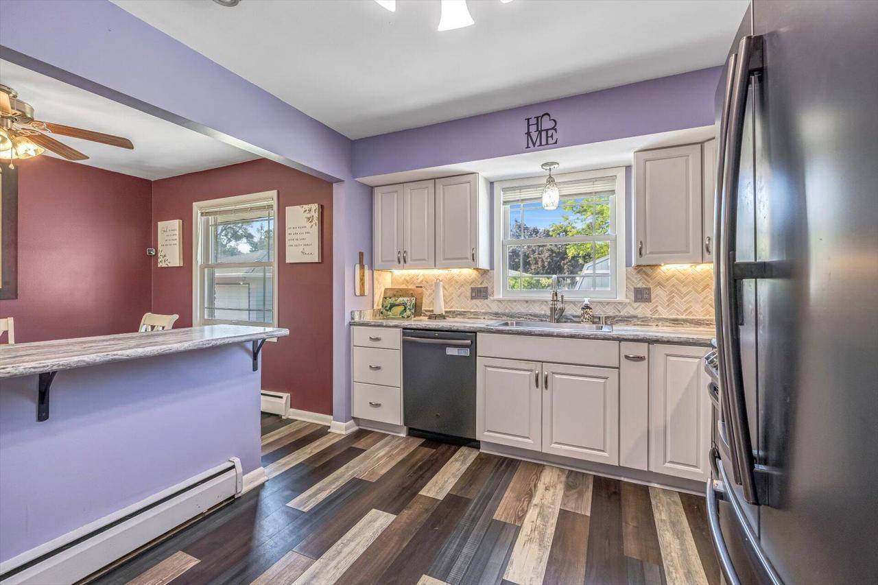 Greendale, WI 53129,6087 Oakwood LANE W