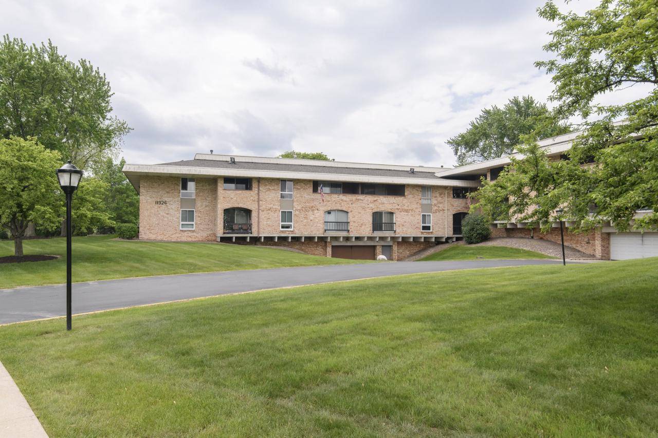 Milwaukee, WI 53225,11926 W Mill ROAD #18