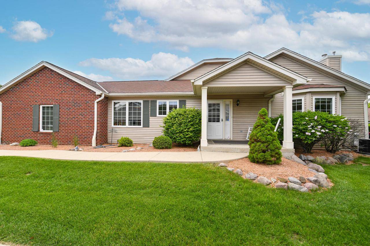 Greenfield, WI 53221,5204 S Hidden DRIVE