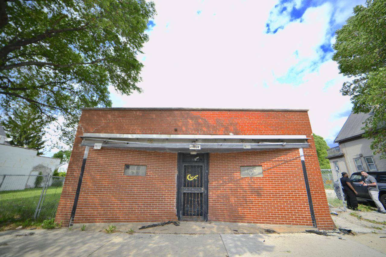 Milwaukee, WI 53206,2516 W Fond Du Lac AVENUE