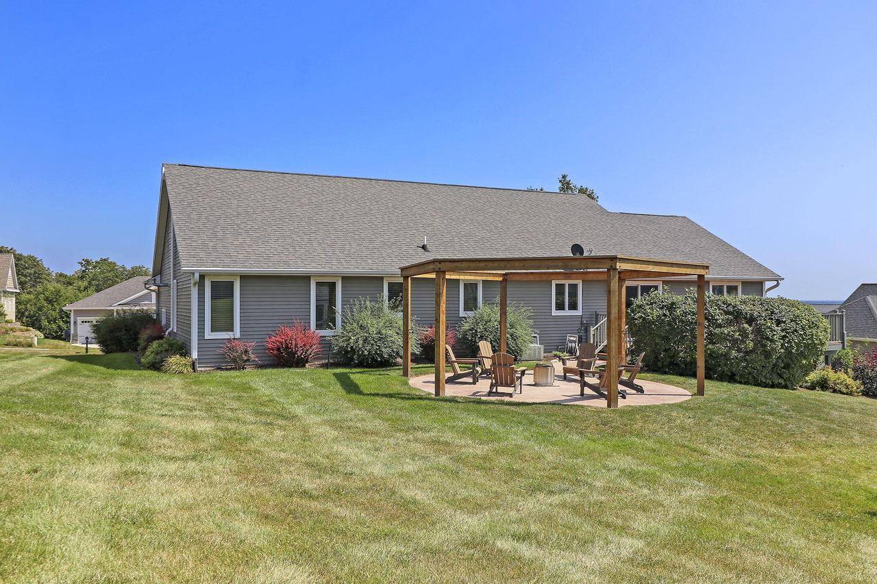 Lake Geneva, WI 53147,329 S Stone Ridge DRIVE