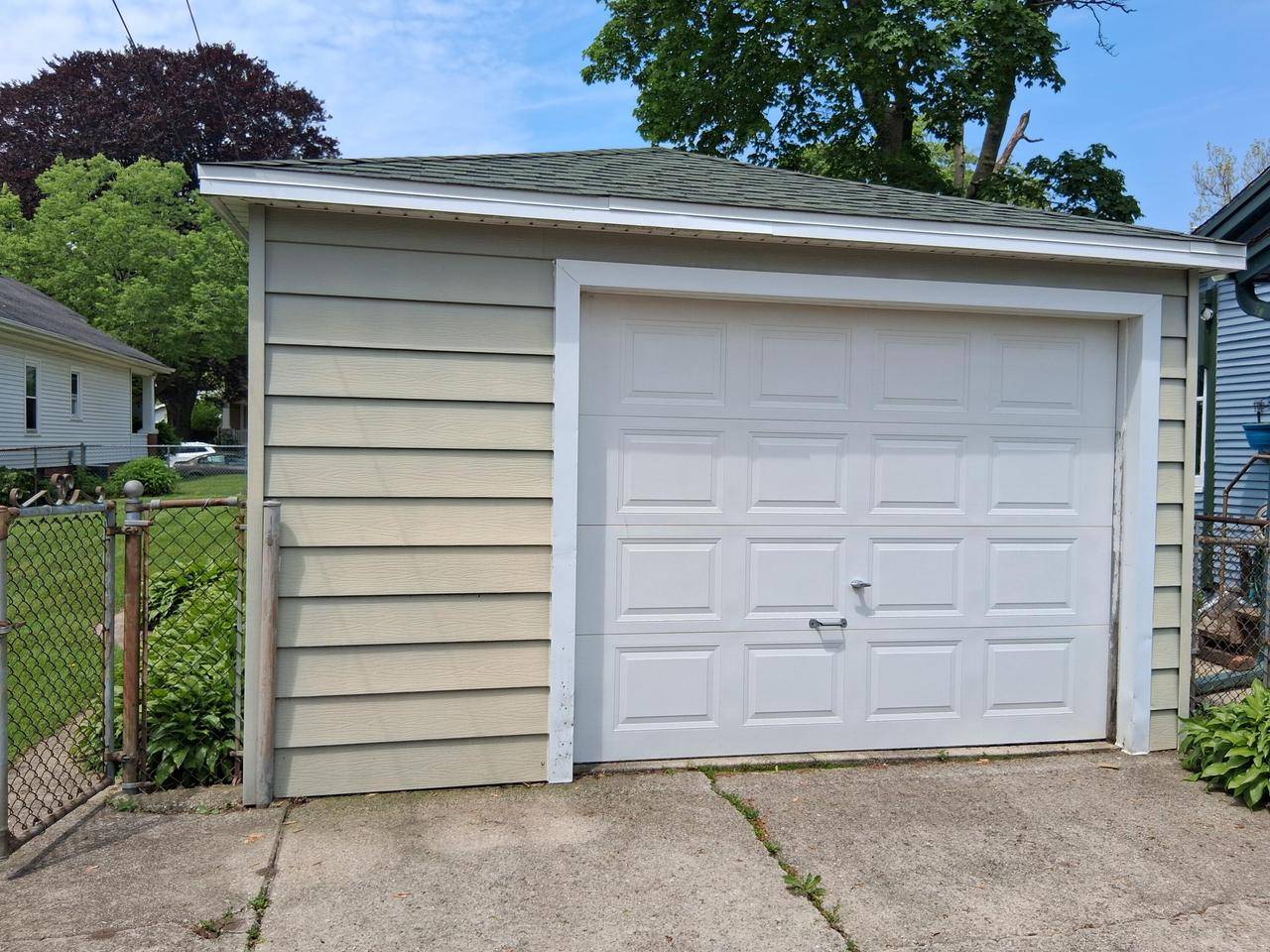 Racine, WI 53405,1317 Hayes AVENUE