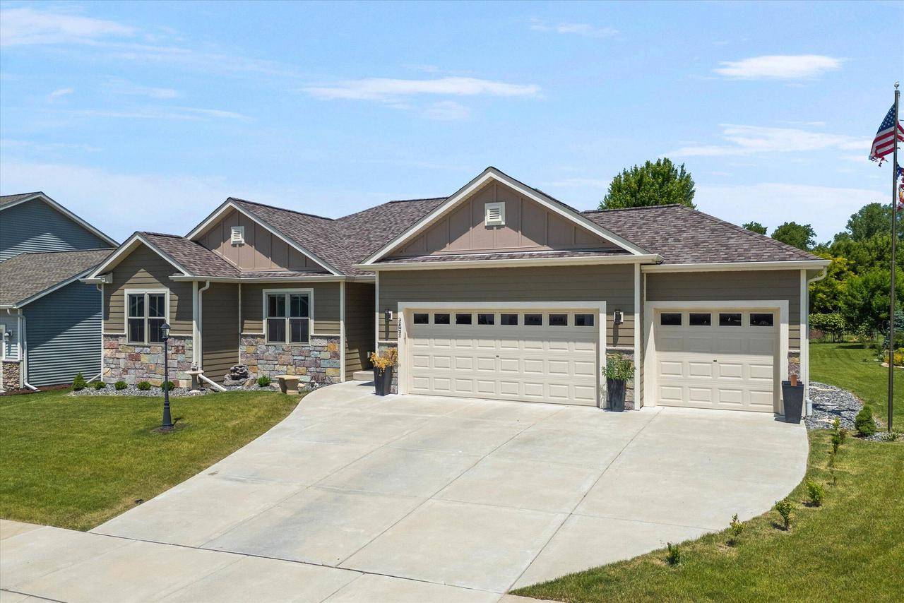 Oconomowoc, WI 53066,262 Thomas TRAIL