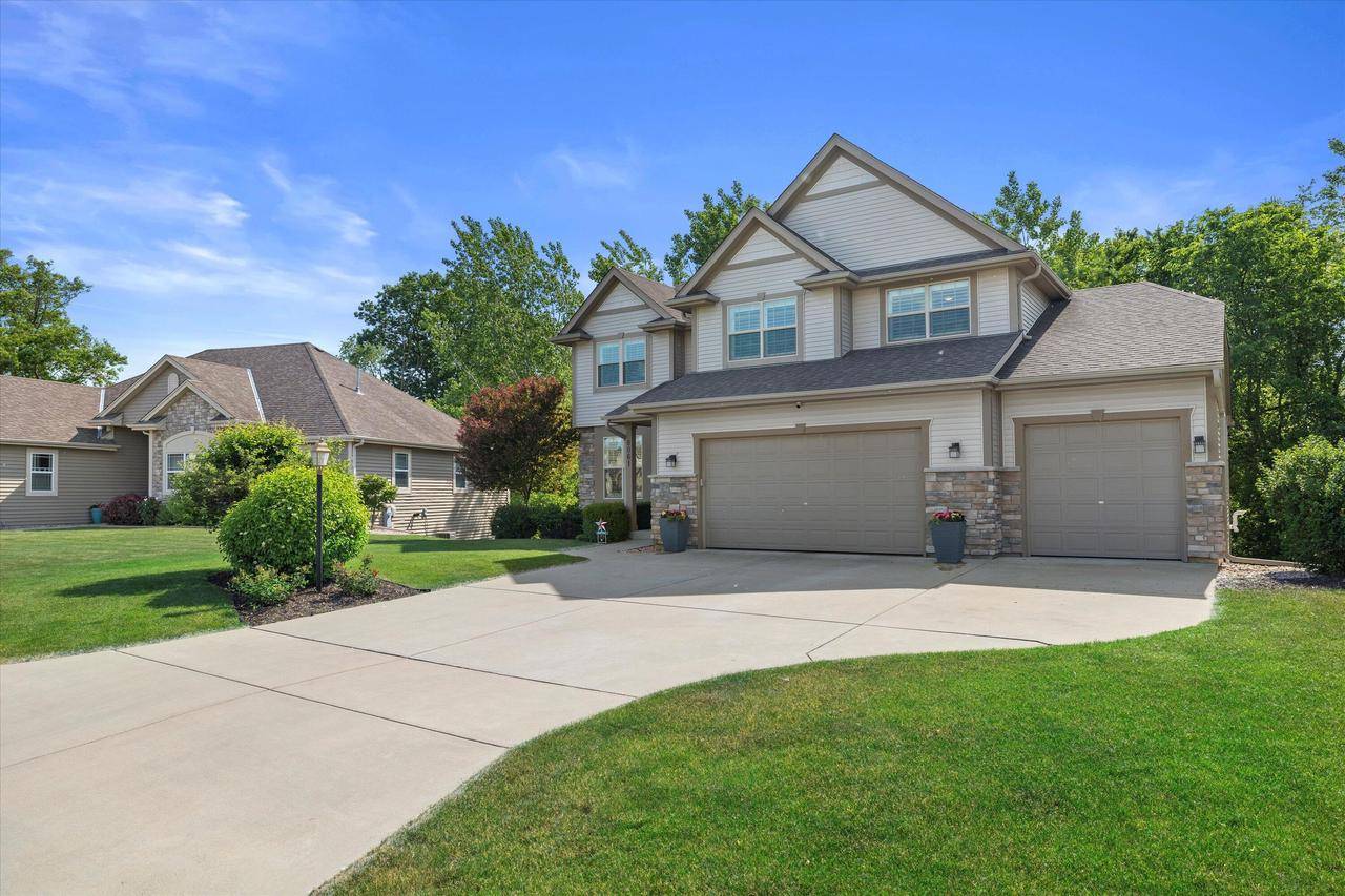 Franklin, WI 53132,8061 S River LANE