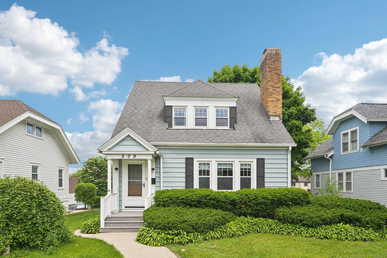 West Bend, WI 53095,509 S 6th AVENUE