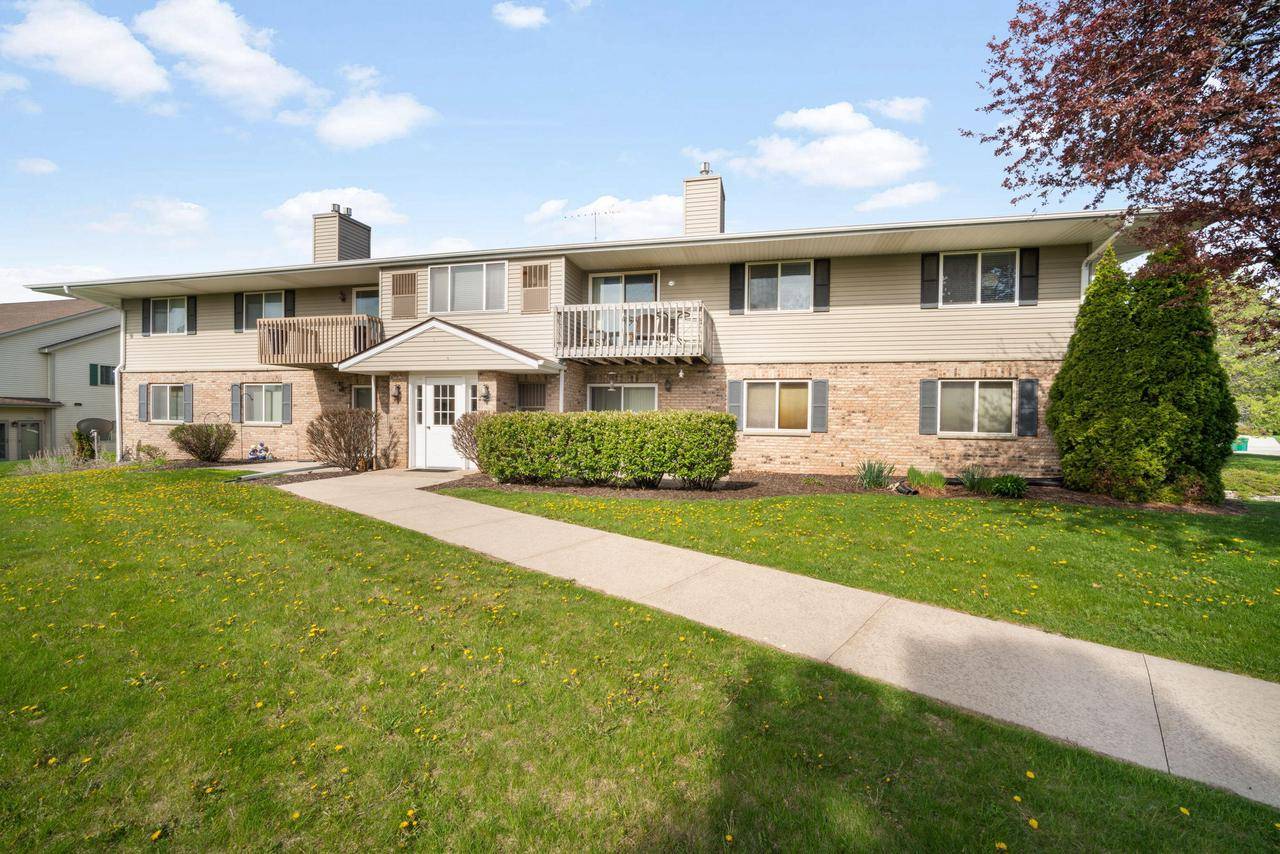 Grafton, WI 53024,2043 Pine Ridge COURT #G