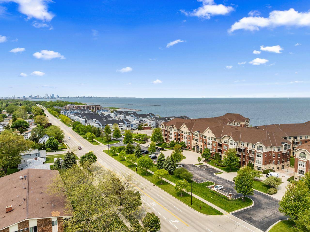 Saint Francis, WI 53235,4100 S Lake DRIVE #306
