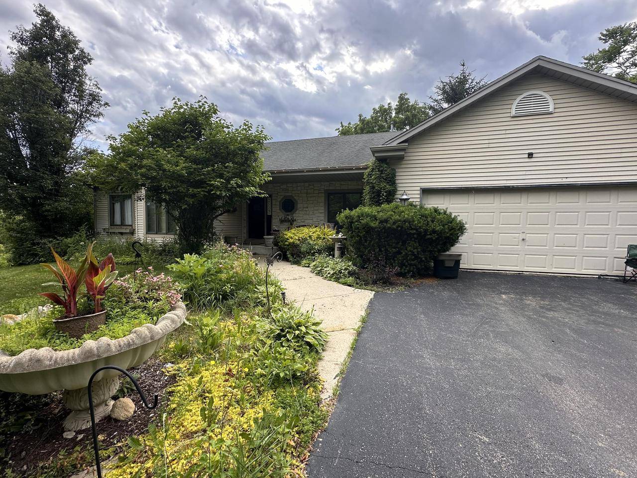 Lake Geneva, WI 53147,N3131 Center STREET
