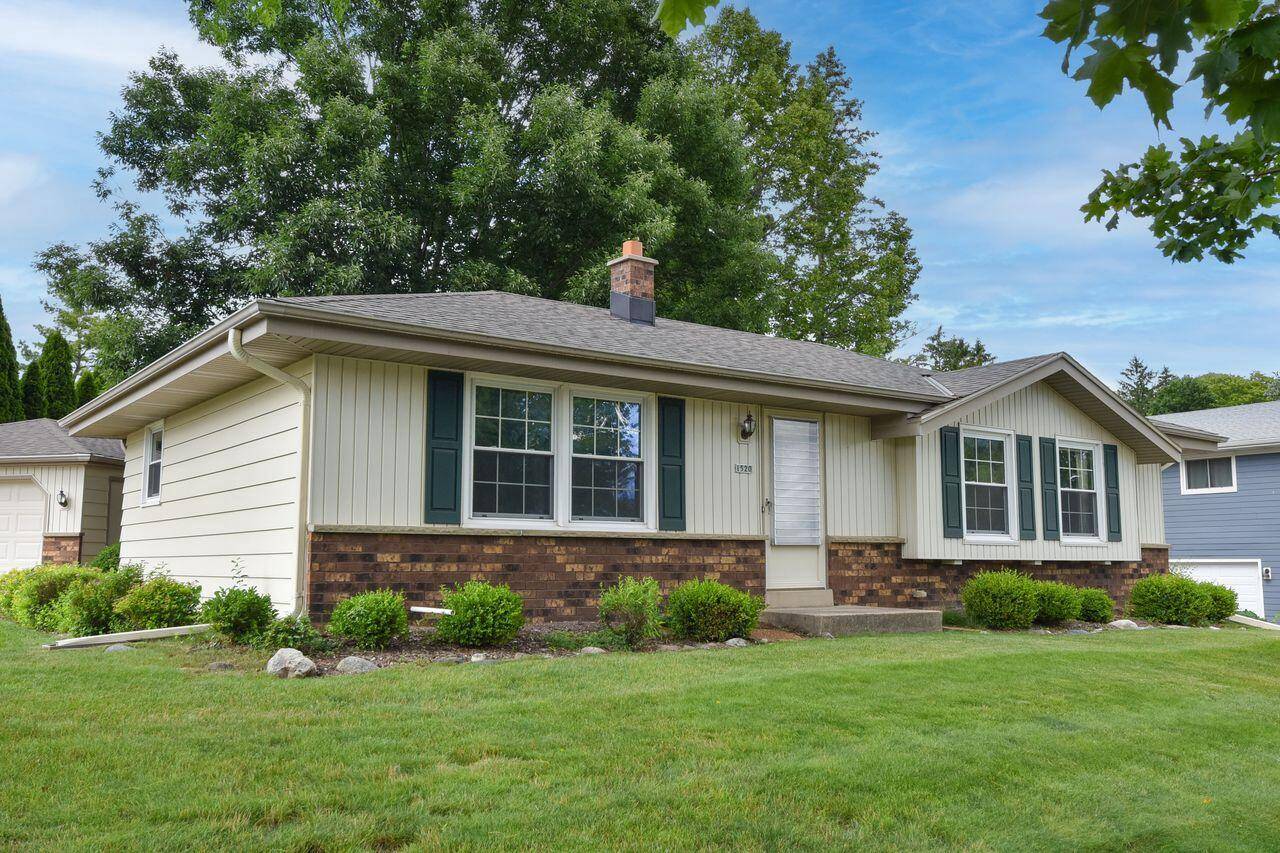 Oconomowoc, WI 53066,1520 Riverdale DRIVE