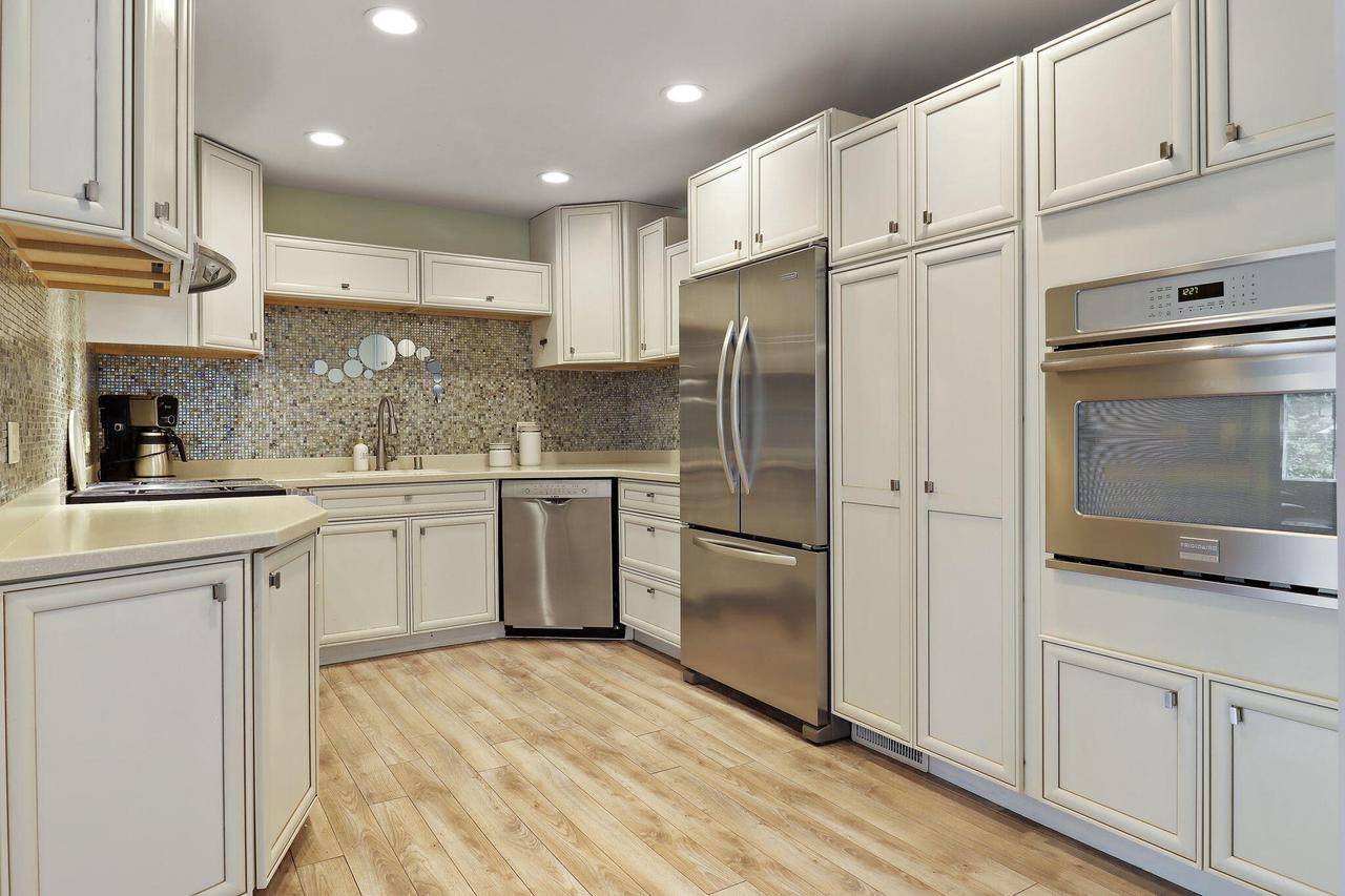 Pleasant Prairie, WI 53158,210 86th PLACE