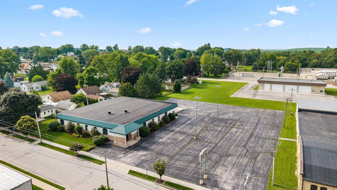 New Holstein, WI 53061,1828 Park AVENUE