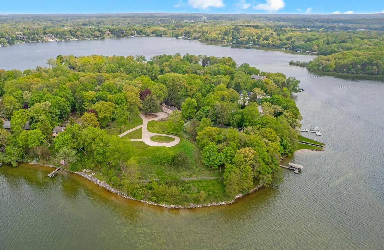 Oconomowoc, WI 53066,4545 N HEWITTS POINT ROAD