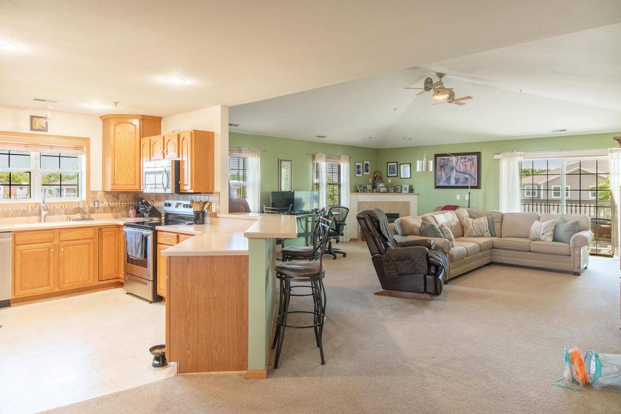 Kenosha, WI 53140,2425 11th PLACE #1002