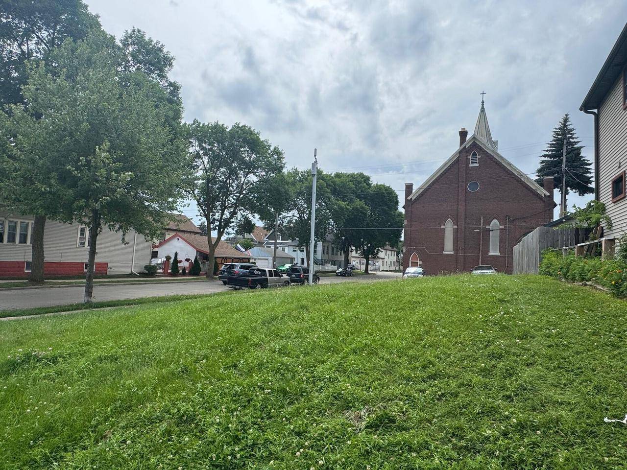 Milwaukee, WI 53215,2361 S 10TH STREET