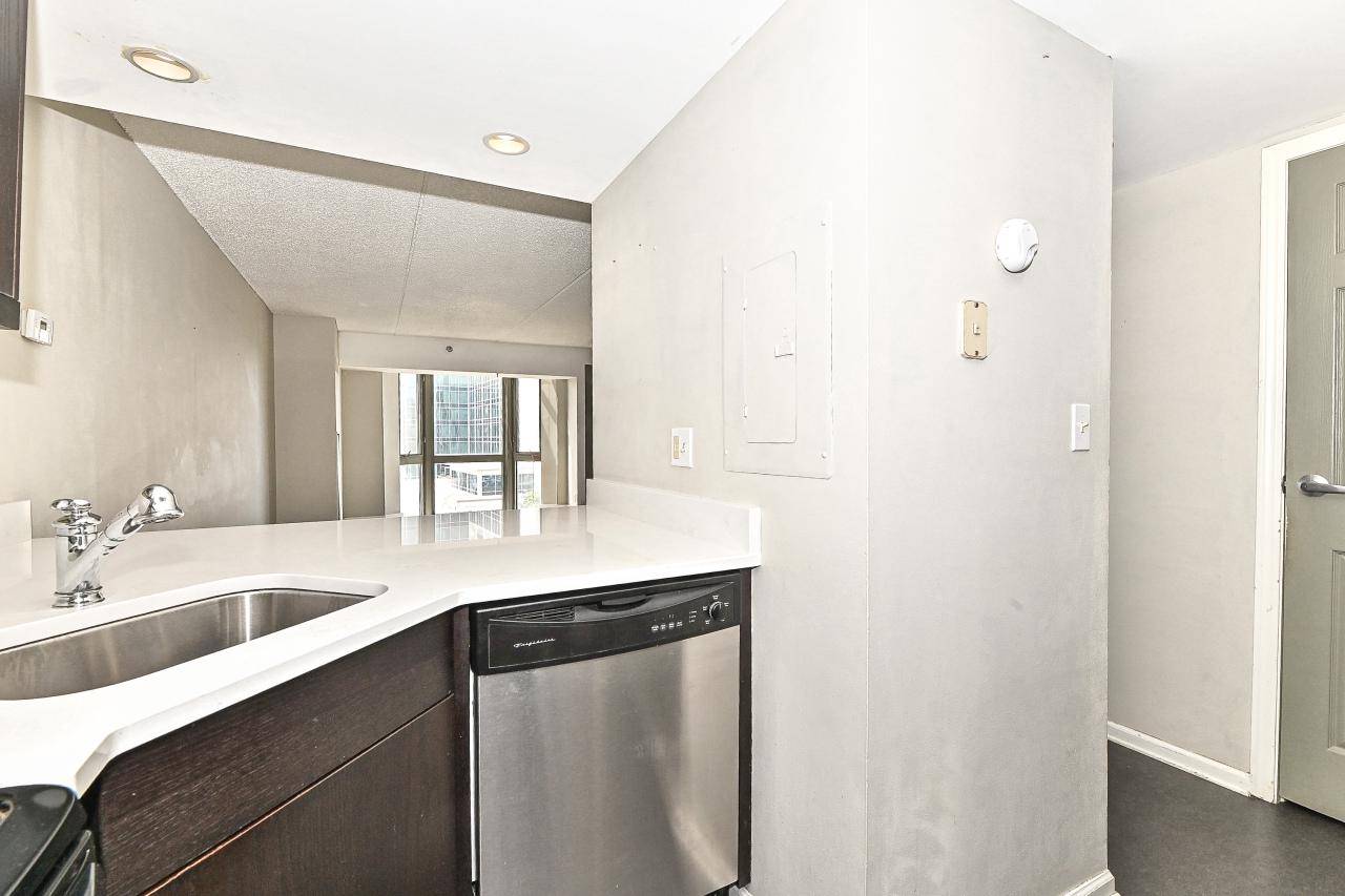 Milwaukee, WI 53202,270 E Highland AVENUE #644