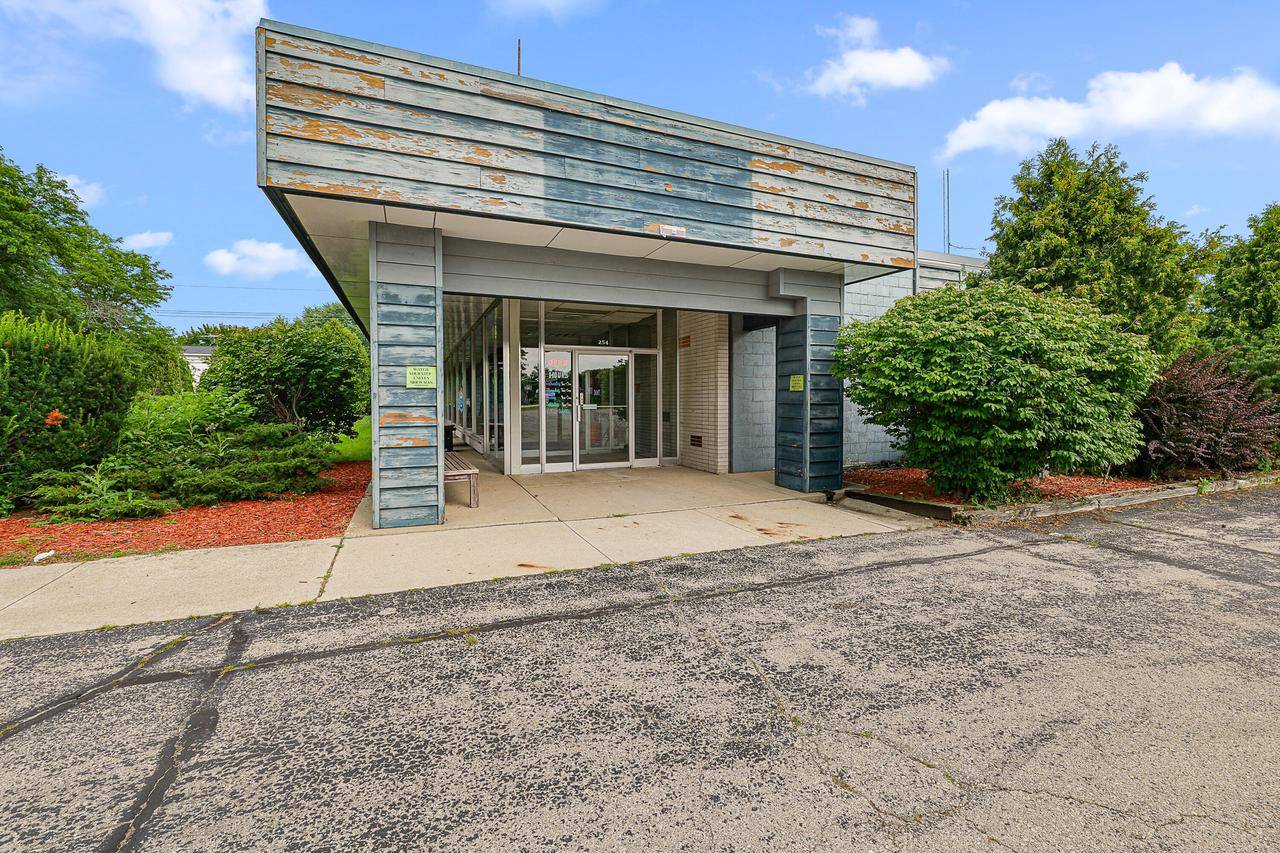 Fond Du Lac, WI 54935,254 Winnebago DRIVE