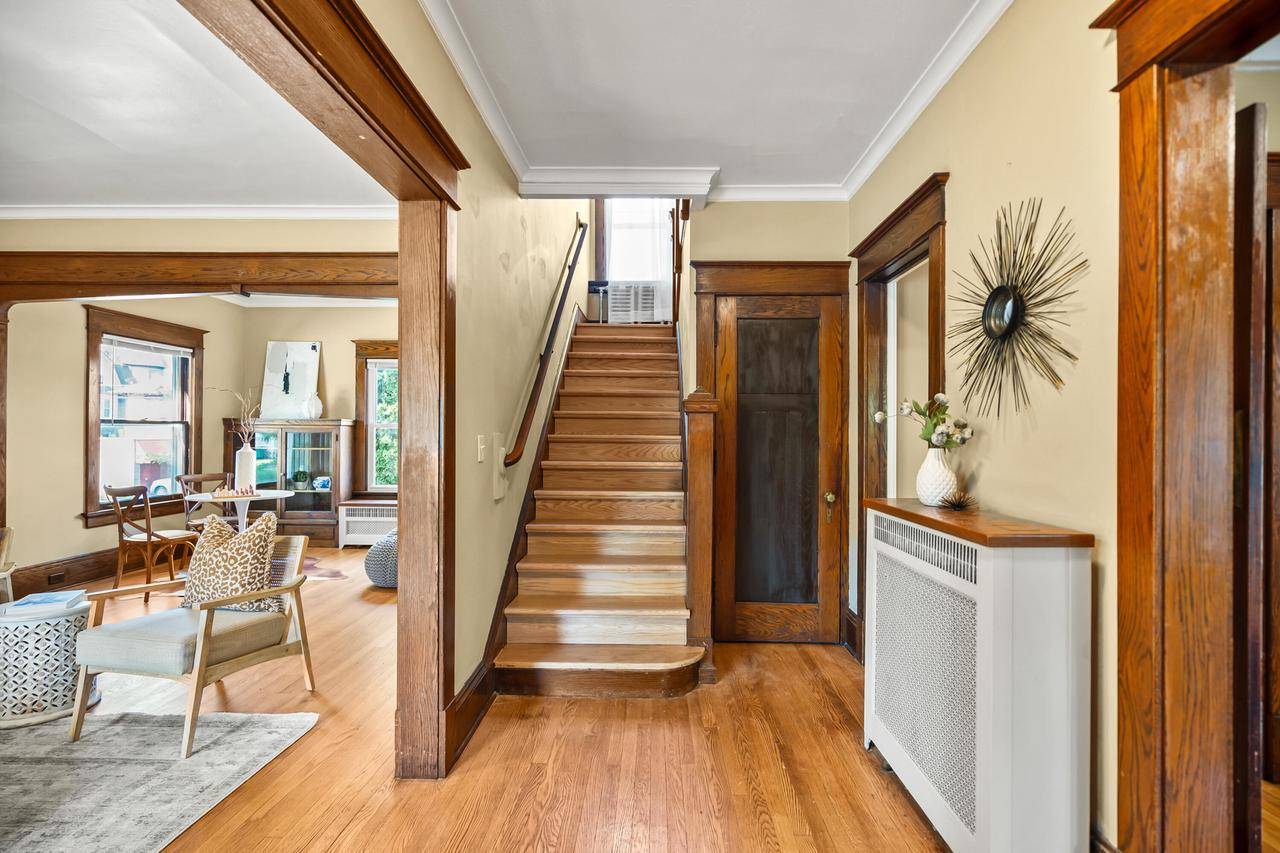 Milwaukee, WI 53211,3003 N Farwell AVENUE