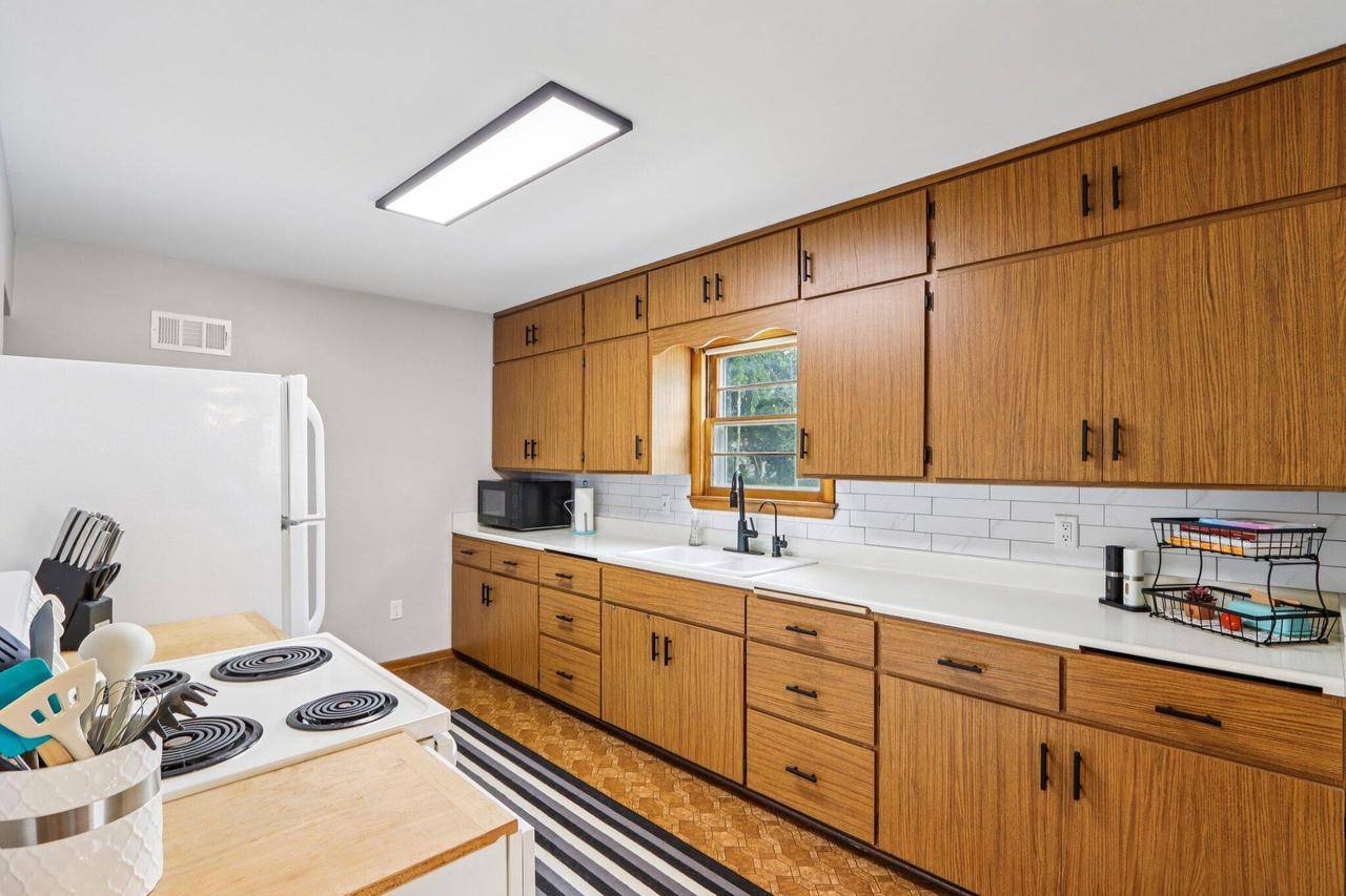 Burlington, WI 53105,465 Hawthorn STREET