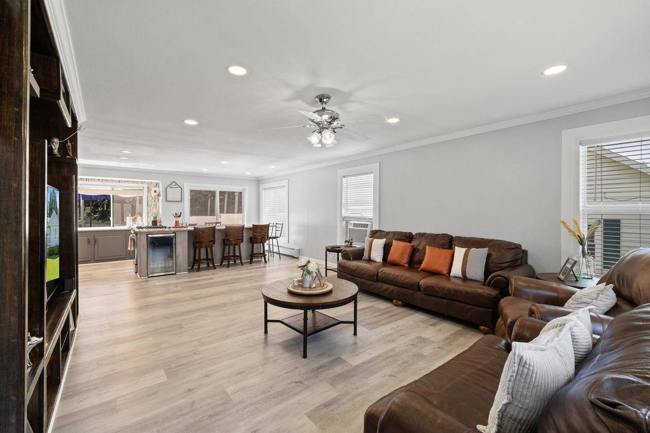 Delavan, WI 53115,1208 Barnes STREET