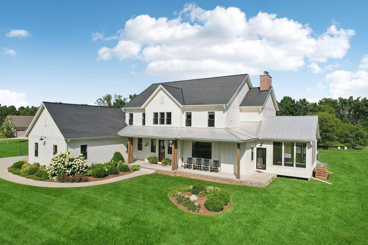 Oconomowoc, WI 53066,998 N Griffith ROAD