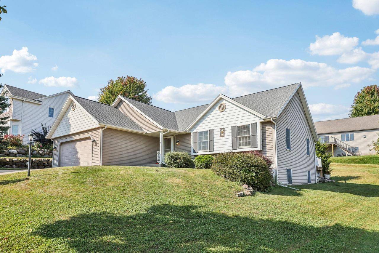 Waukesha, WI 53189,2708 Fox Hill DRIVE