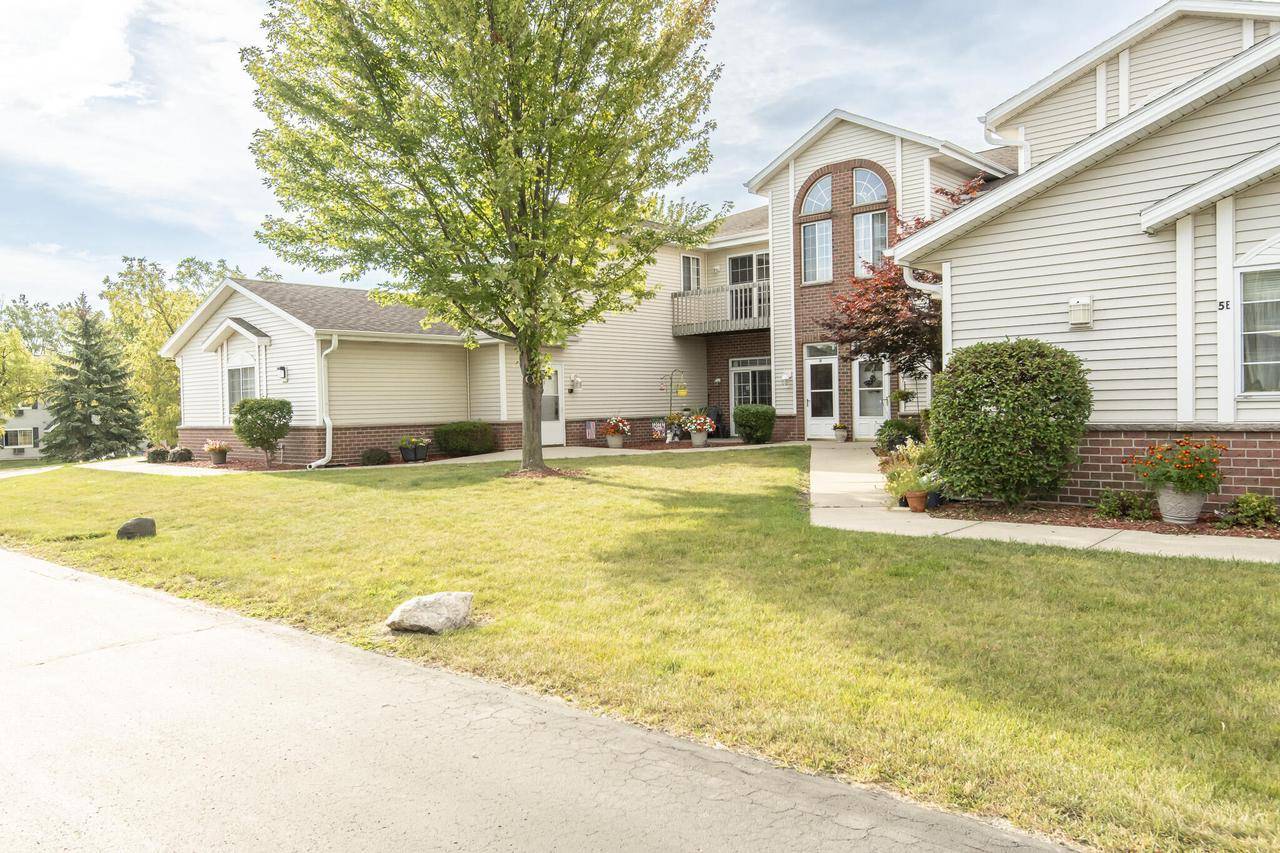 South Milwaukee, WI 53172,1301 College AVENUE #5F