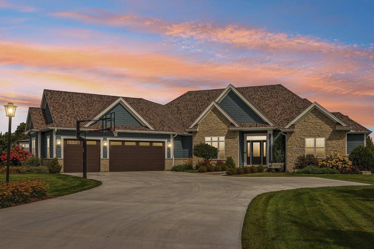 Hartland, WI 53029,328 Hemlock COURT