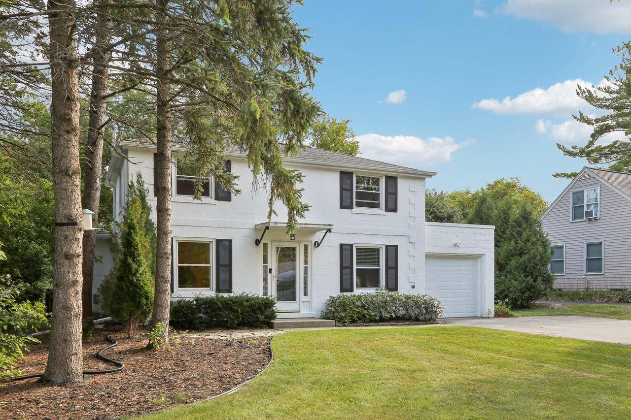 Fox Point, WI 53217,515 E Dean ROAD