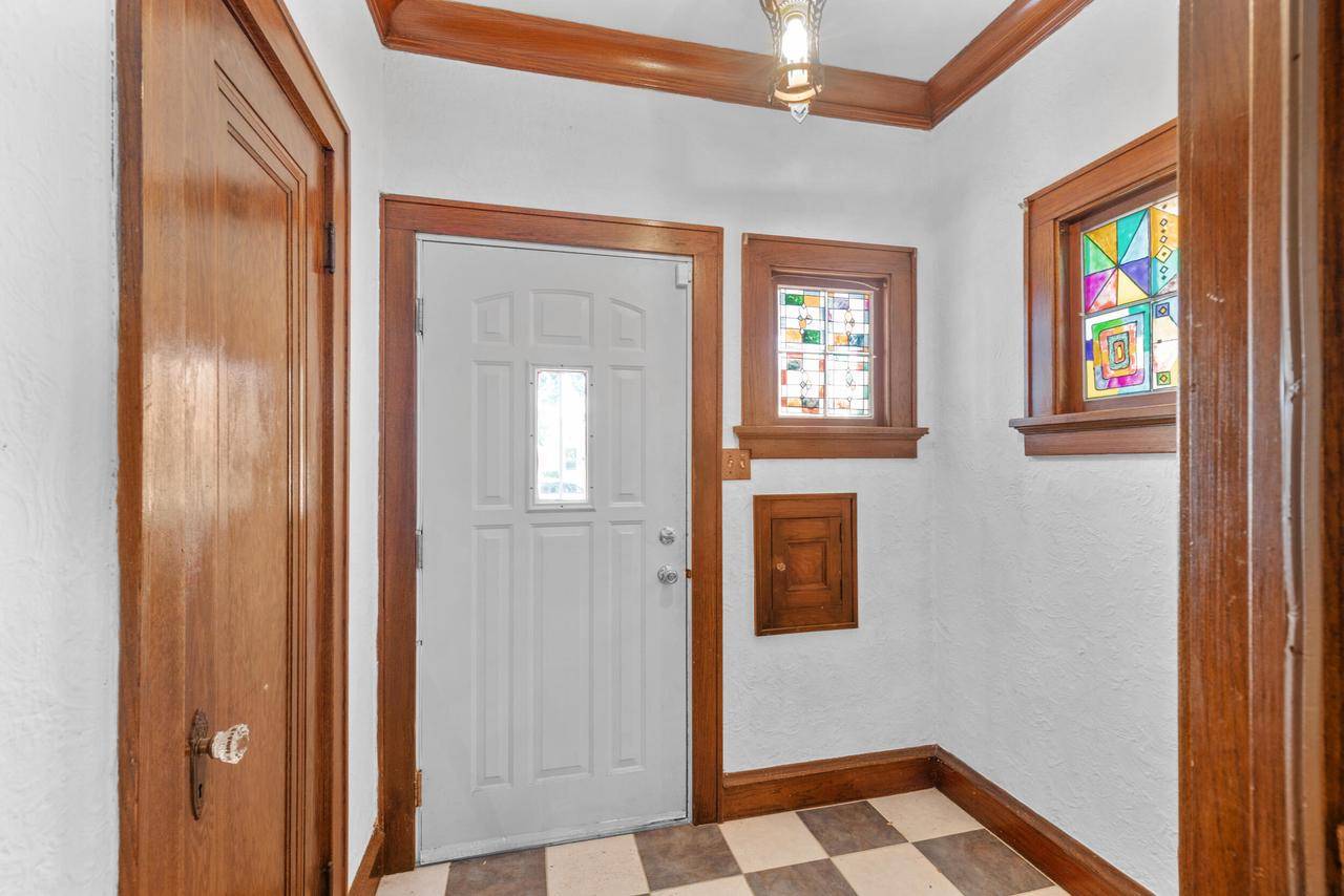 Milwaukee, WI 53215,3136 S 33rd STREET