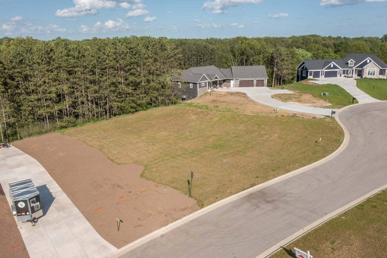 West Bend, WI 53095,2040 PARADISE HILLS COURT