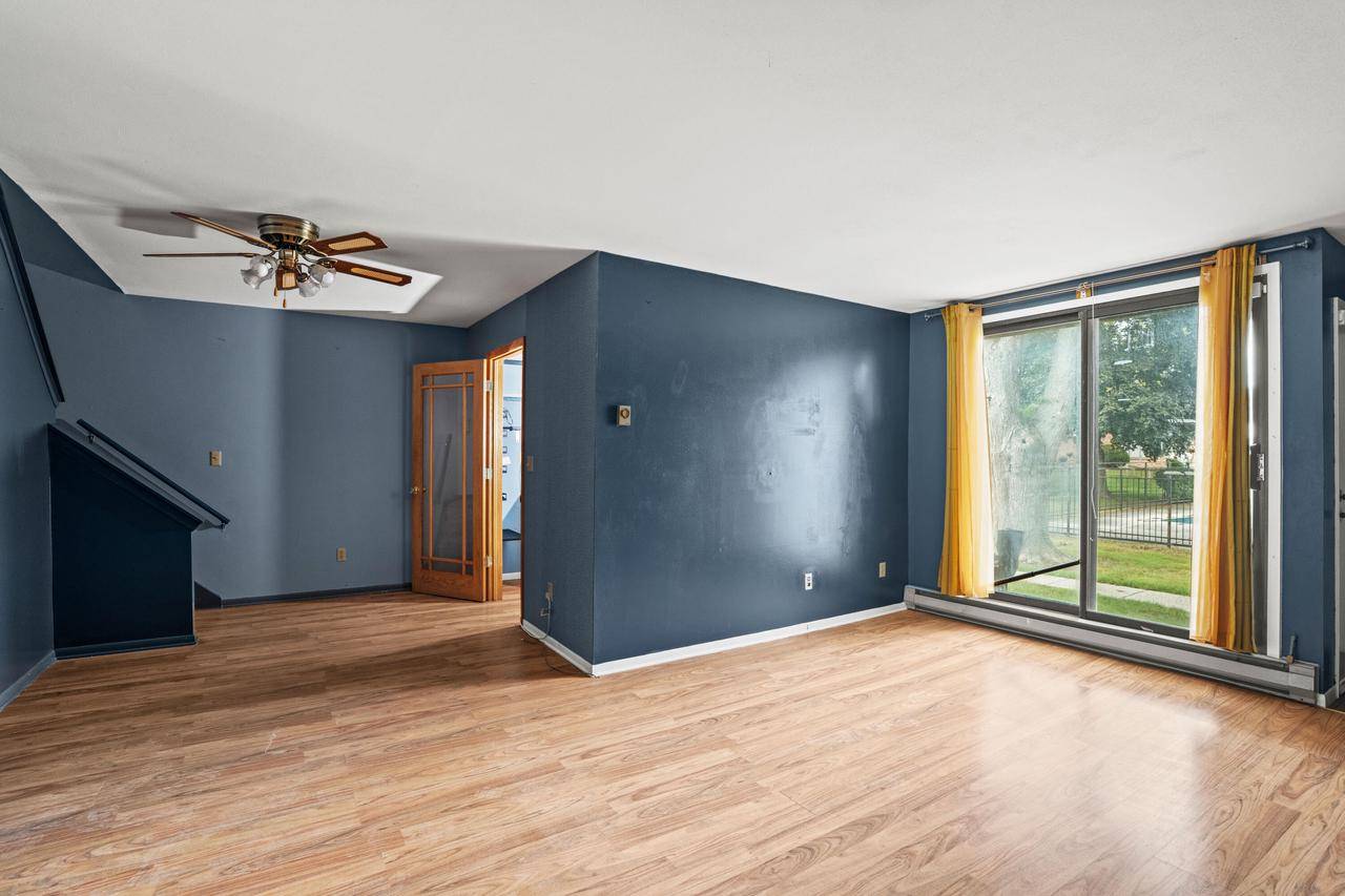 Milwaukee, WI 53223,8657 N 72nd STREET