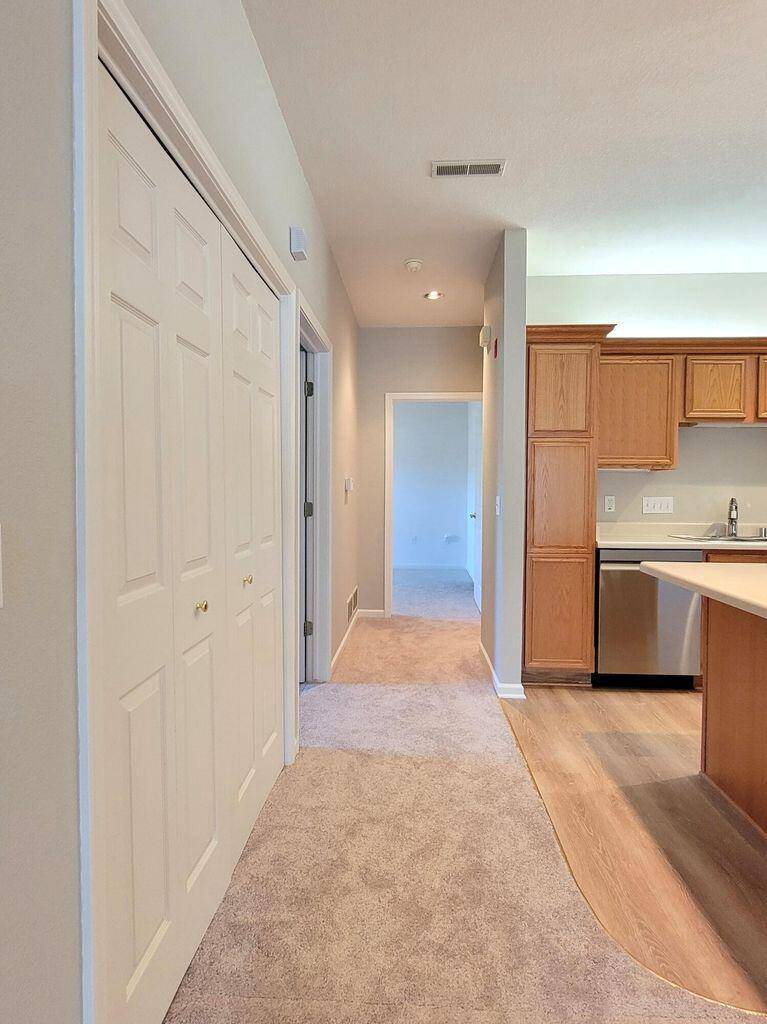 Pewaukee, WI 53072,N16W26571 Tall Reeds LANE #B