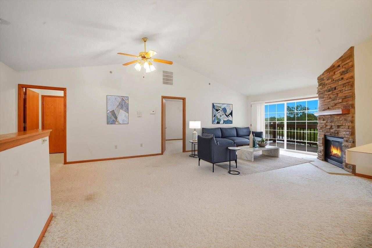 Franklin, WI 53132,7925 S Scepter DRIVE #7