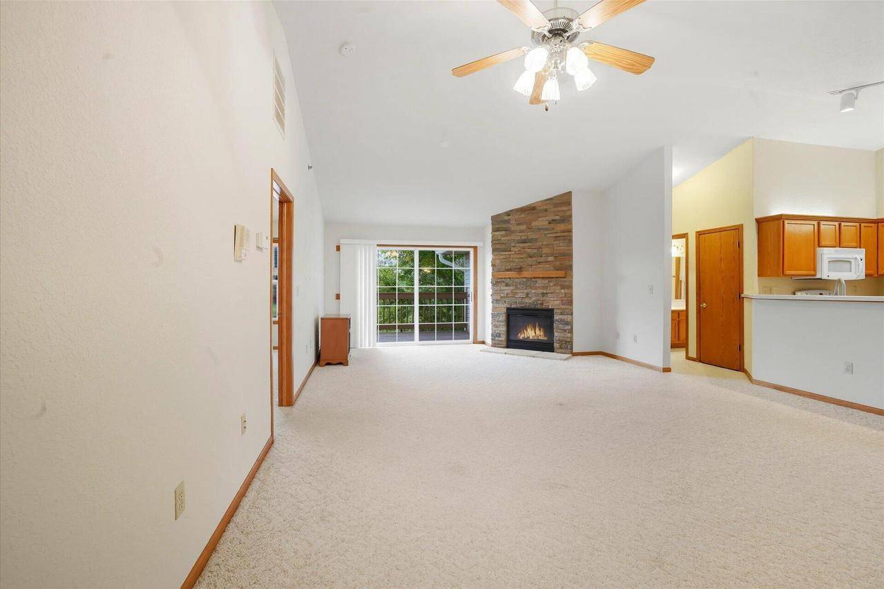 Franklin, WI 53132,7925 S Scepter DRIVE #7