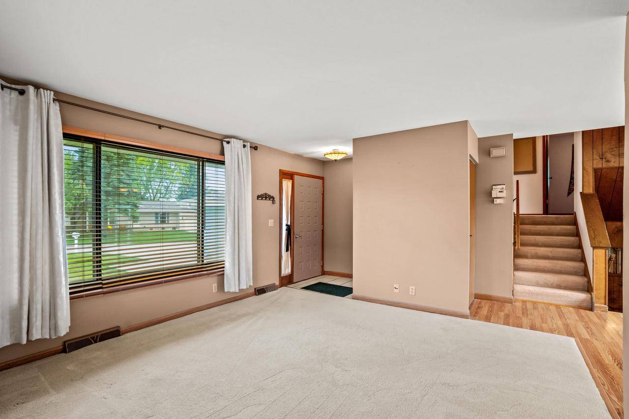 Mukwonago, WI 53149,114 Carpenter COURT