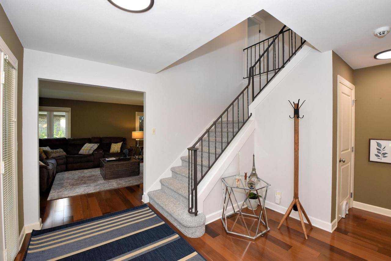 Wind Point, WI 53402,5 Shorewood COURT