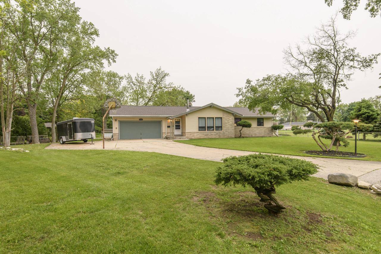 Waukesha, WI 53188,N10W23564 Robinhood COURT