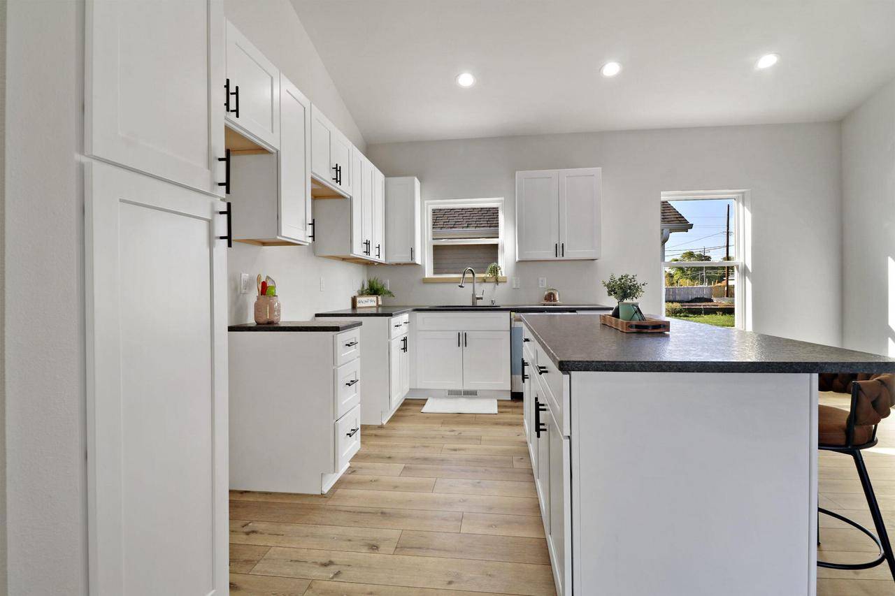 Kenosha, WI 53144,4822 37th AVENUE