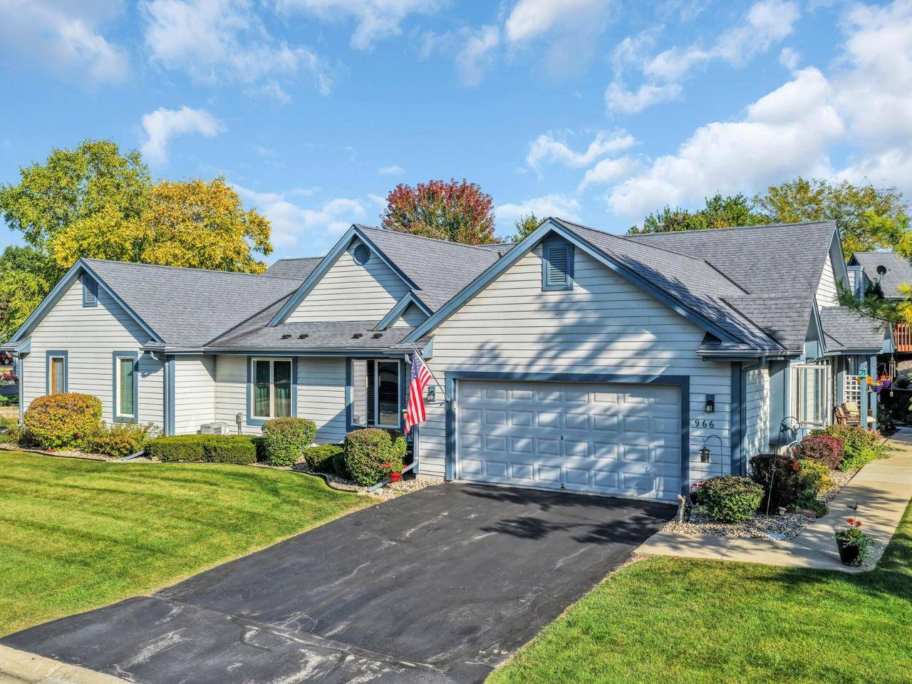 Mukwonago, WI 53149,966 Bay View CIRCLE