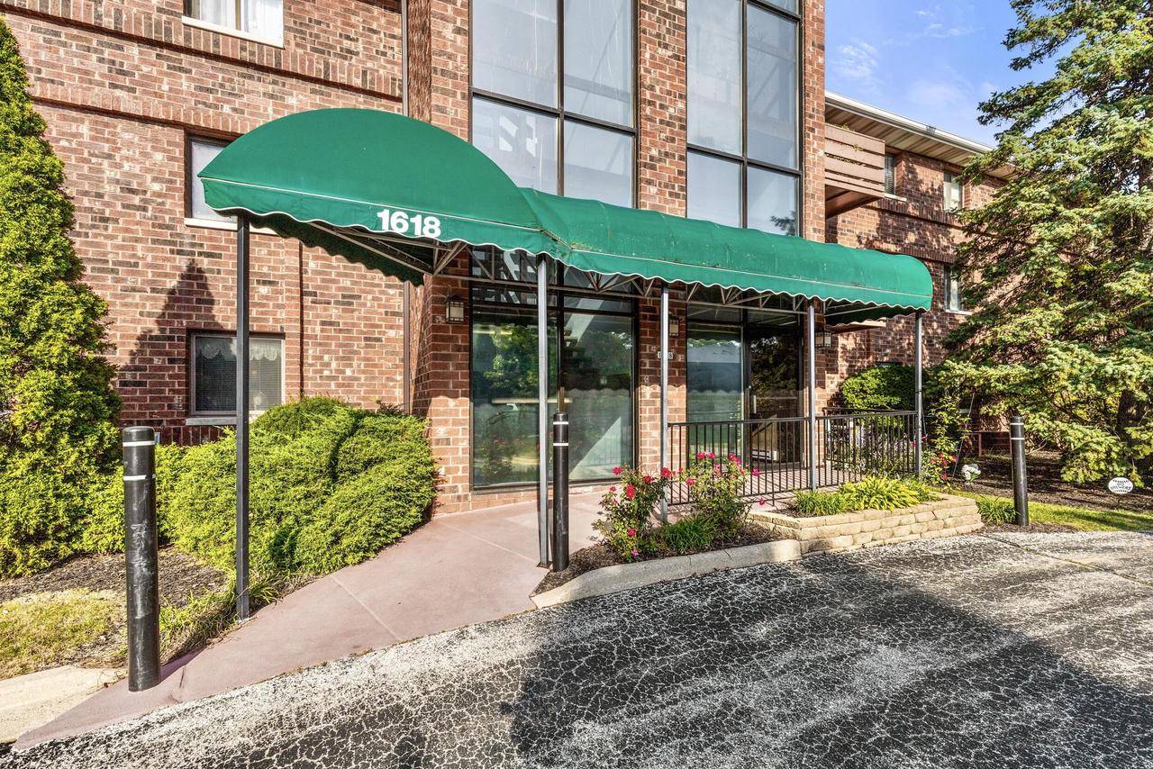 West Allis, WI 53214,1618 S 115th COURT #104