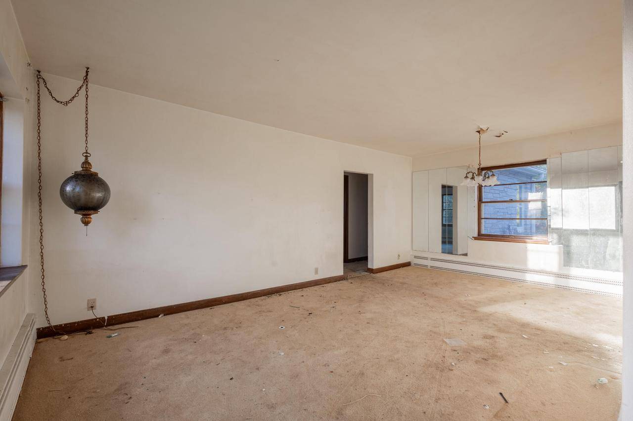 Mequon, WI 53092,10019 N Cedarburg ROAD