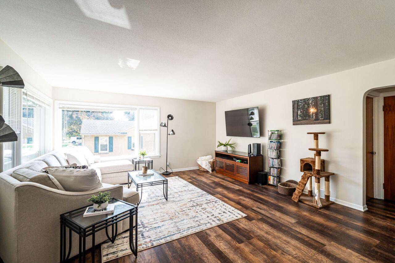 Thiensville, WI 53092,227 Park Crest DRIVE