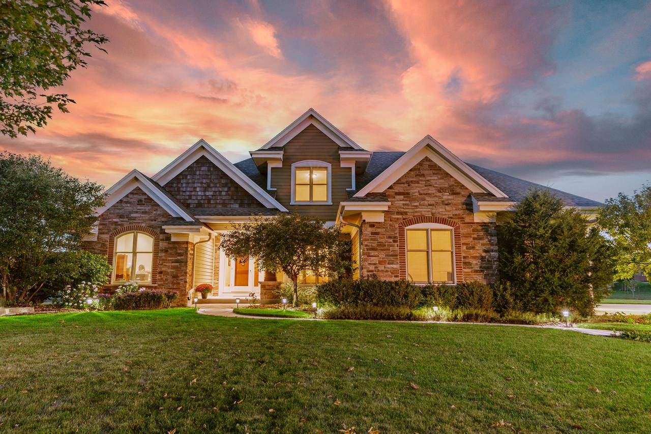 Oak Creek, WI 53154,1005 E Oak COURT