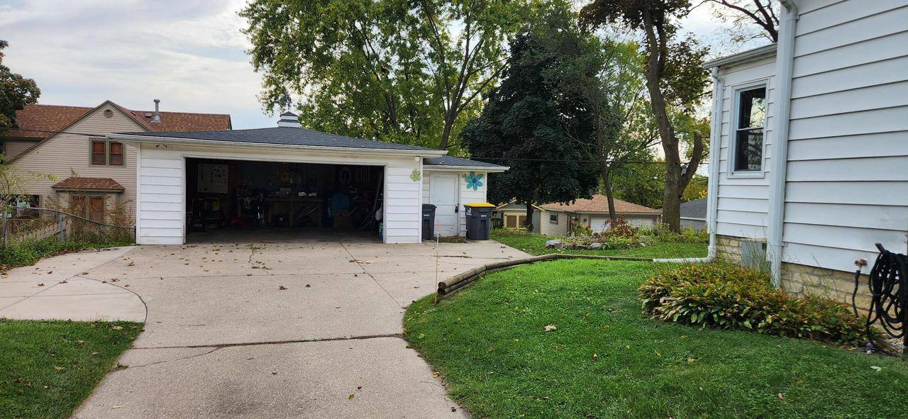 Waukesha, WI 53186,1021 Arcadian AVENUE