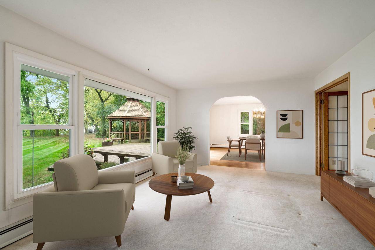 Bayside, WI 53217,9604 N Lake DRIVE