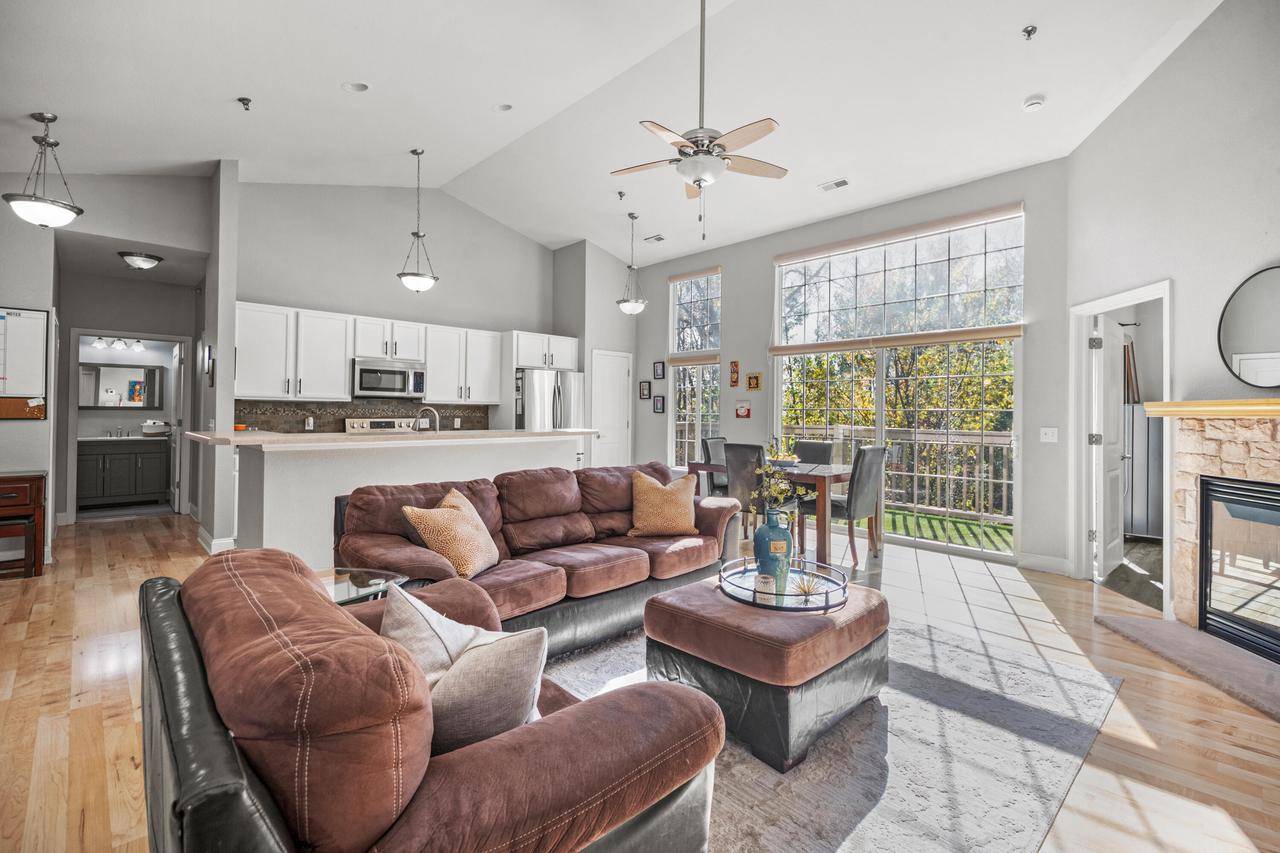 Oak Creek, WI 53154,8485 S Ashbury LANE #202