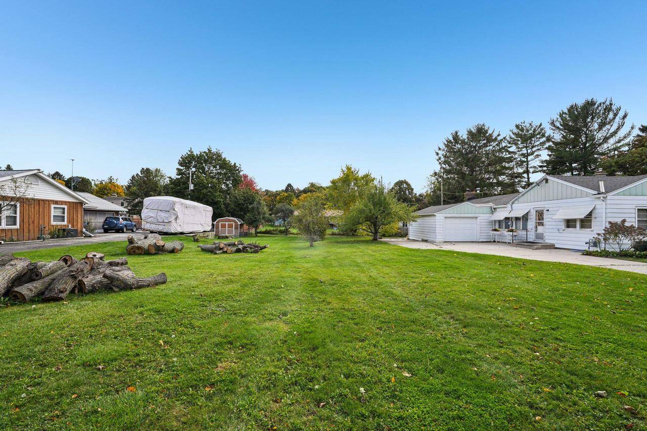 Waukesha, WI 53186,S21W23079 HILLSIDE DRIVE