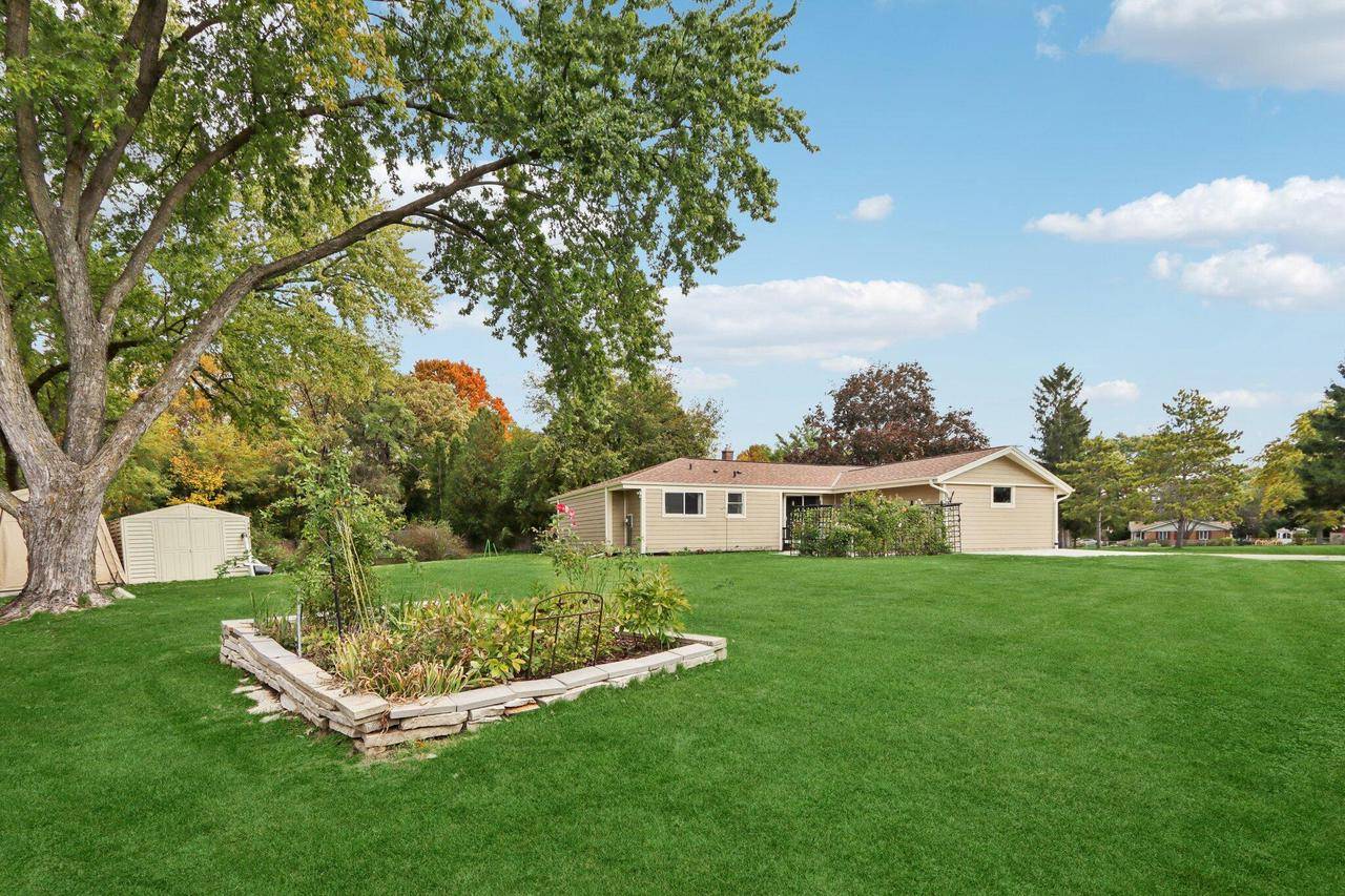 Hartland, WI 53029,901 Anton ROAD